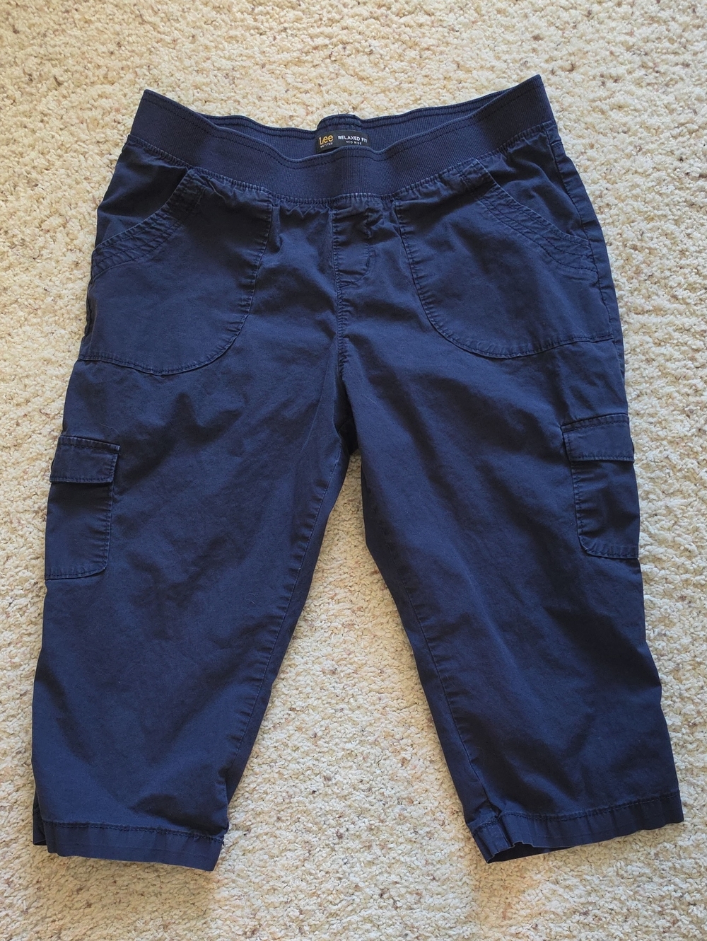 Lee Women's Pull On Navy Crop Pants.